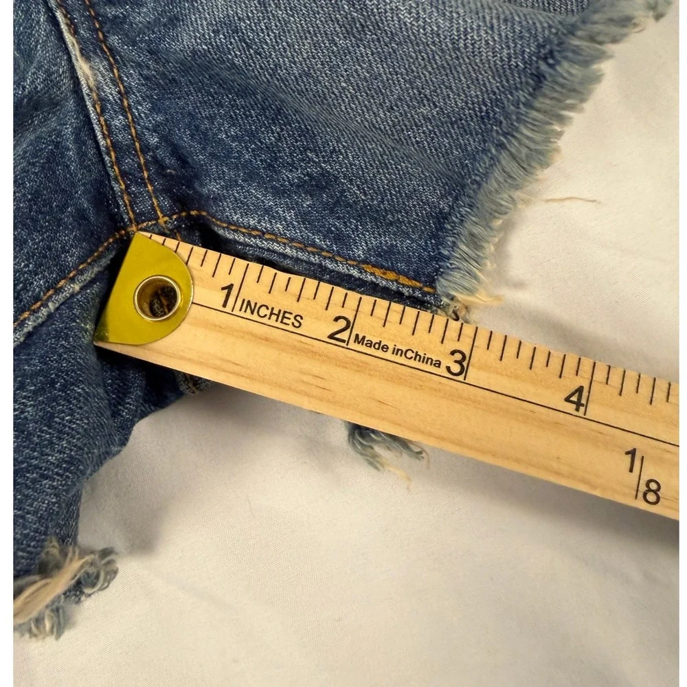 Levis 501 Original Fit Denim Shorts Medium Wash Blue Raw Hem Size 28 NEW